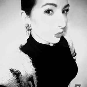 Meet your Posher, Leticia